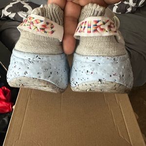 Nike cloth & foam sneakers